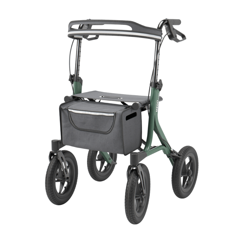 Grüner MEGO 2G Outdoor-Rollator von vorne mit abnehmbarer Tasche und großen Luftreifen